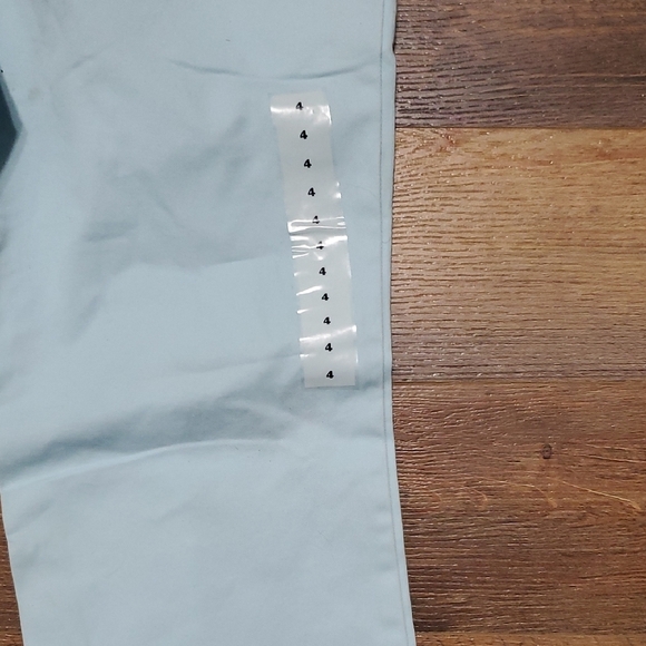 Tommy Hilfiger Blue Capris with Straight-Leg Cut With Cherry Patterned Belt - Picture 8 of 11